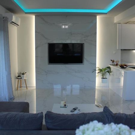 Riviera Penthouse Apartment Palaiontsiflikion Exterior photo